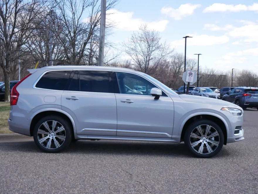 2025 Volvo XC90 photo 1