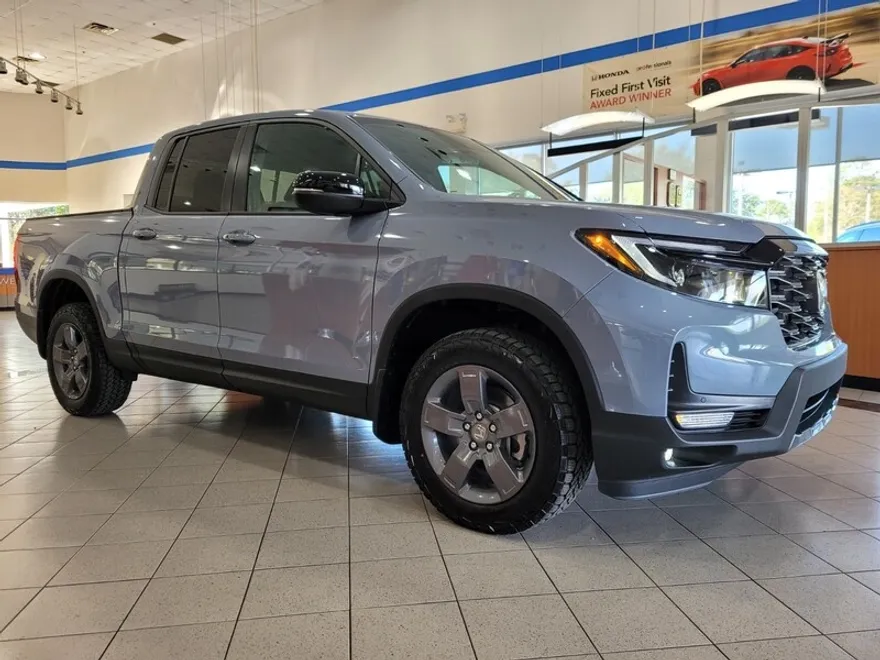 2025 Honda Ridgeline TrailSport photo 1