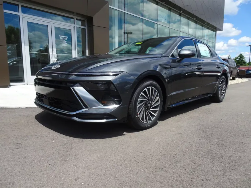 2024 Hyundai Sonata Hybrid SEL photo 1
