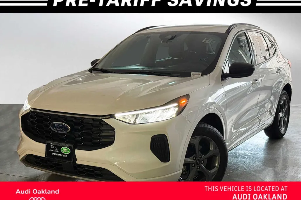 2023 Ford Escape ST-Line photo 1