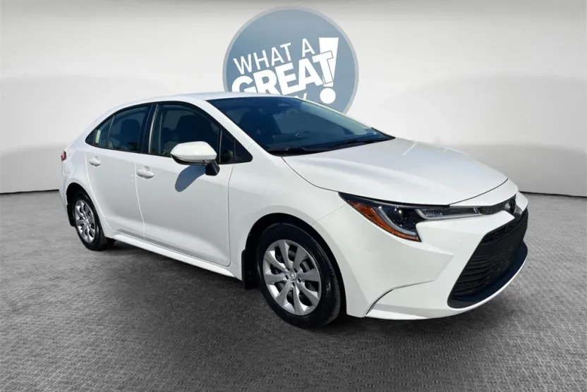 2023 Toyota Corolla LE photo 1