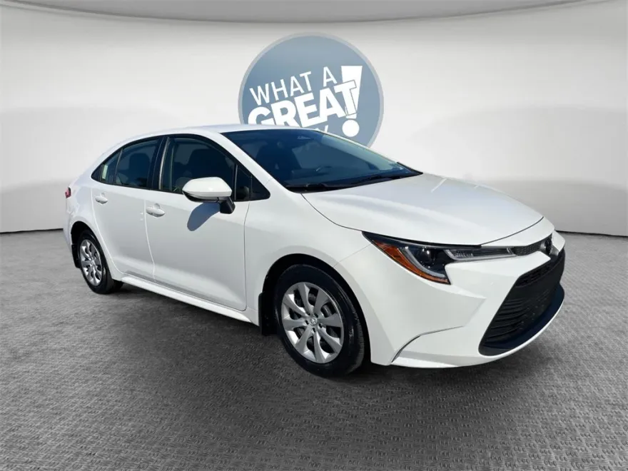 2023 Toyota Corolla LE photo 1