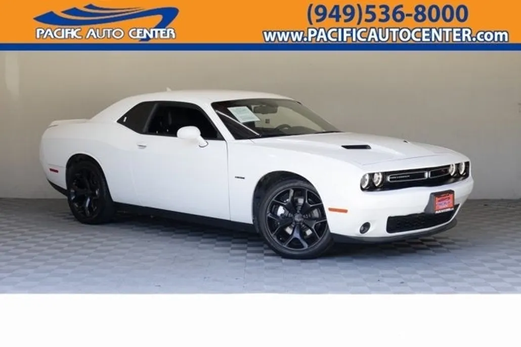 2016 Dodge Challenger SXT Plus photo 1