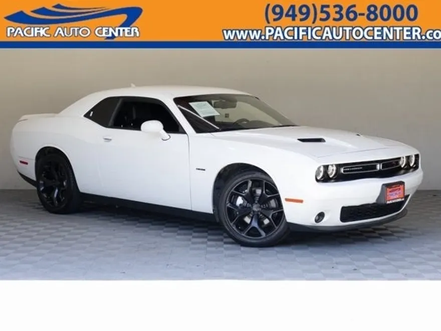 2016 Dodge Challenger SXT Plus photo 1