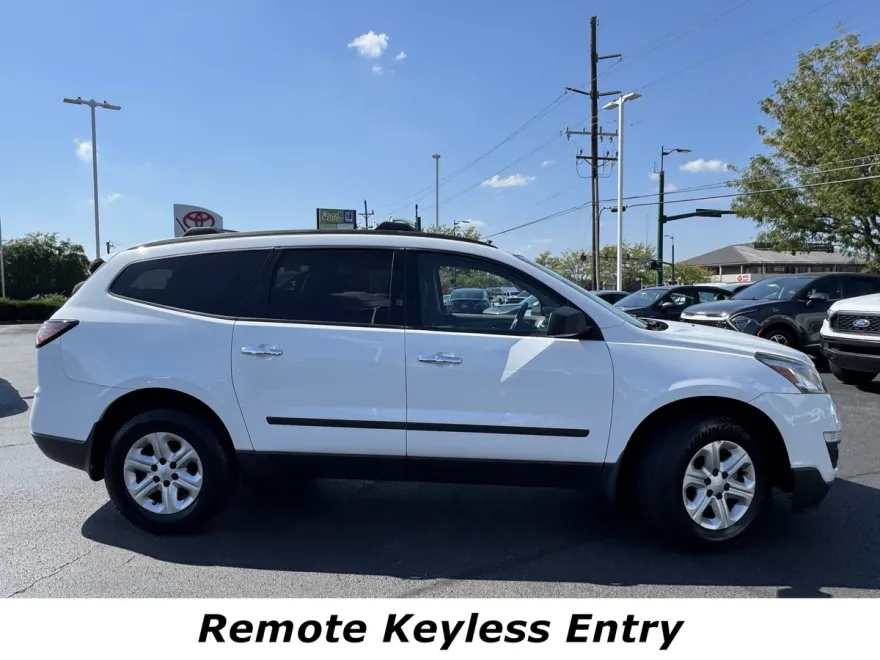 2017 Chevrolet Traverse LS photo 1