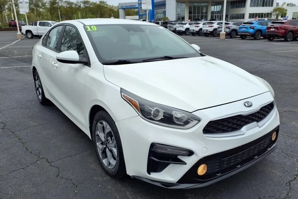 2019 Kia Forte LXS photo 1