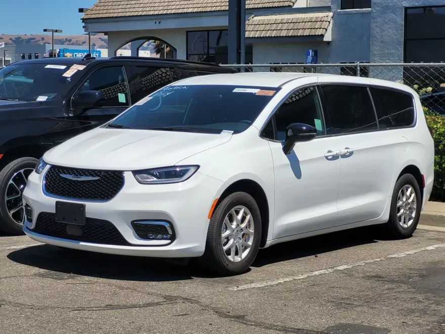 2024 Chrysler Pacifica Touring photo 1