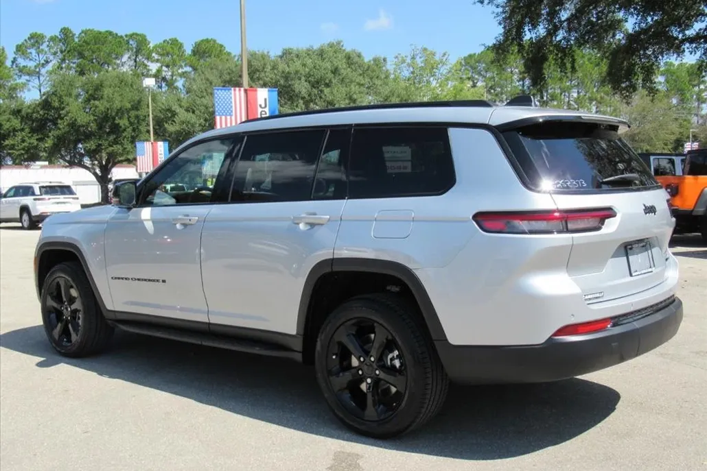2025 Jeep Grand Cherokee Limited photo 1