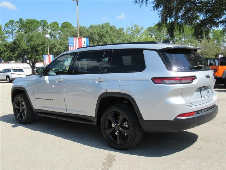 2025 Jeep Grand Cherokee Limited photo 1