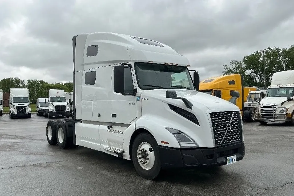 2021 Volvo Truck VNL photo 1