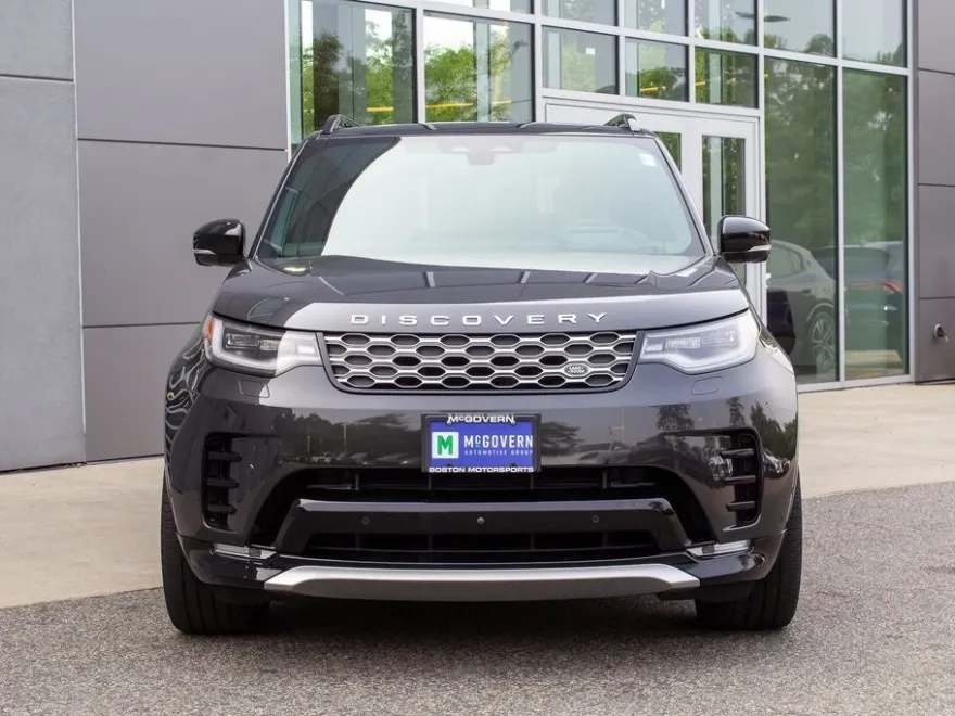 2024 Land Rover Discovery Metropolitan Edition photo 1