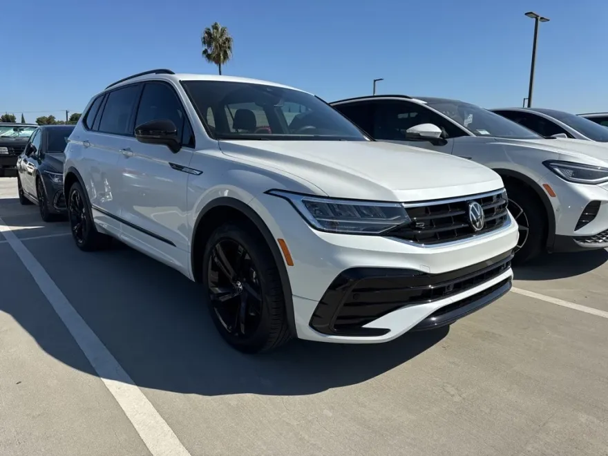 2023 Volkswagen Tiguan SE R-Line Black photo 1