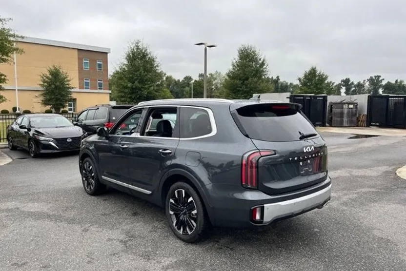 2024 Kia Telluride SX photo 1