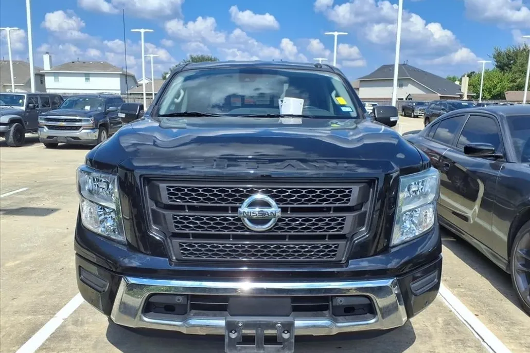 2020 Nissan Titan SV photo 1