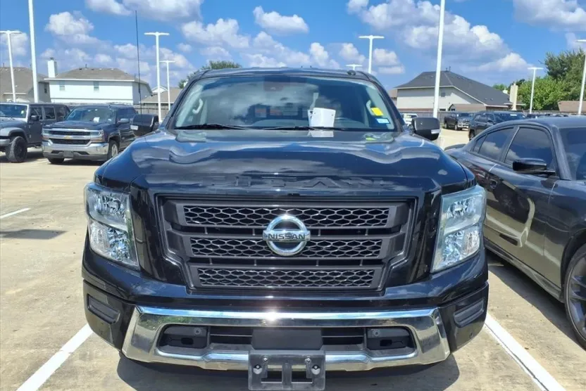 2020 Nissan Titan SV photo 1