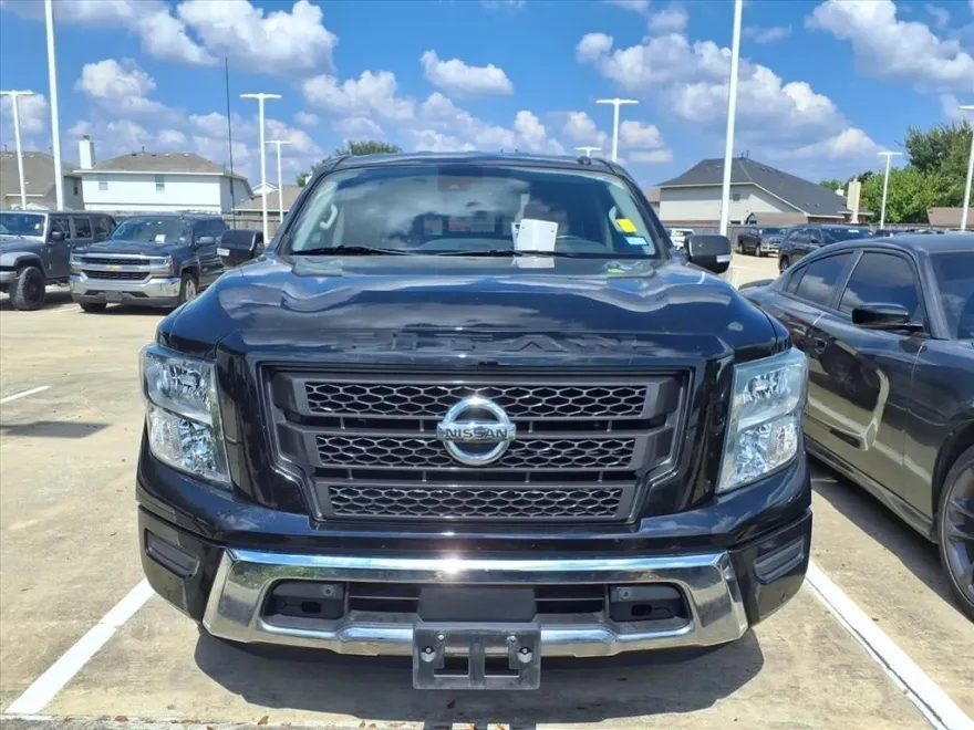 2020 Nissan Titan SV photo 1