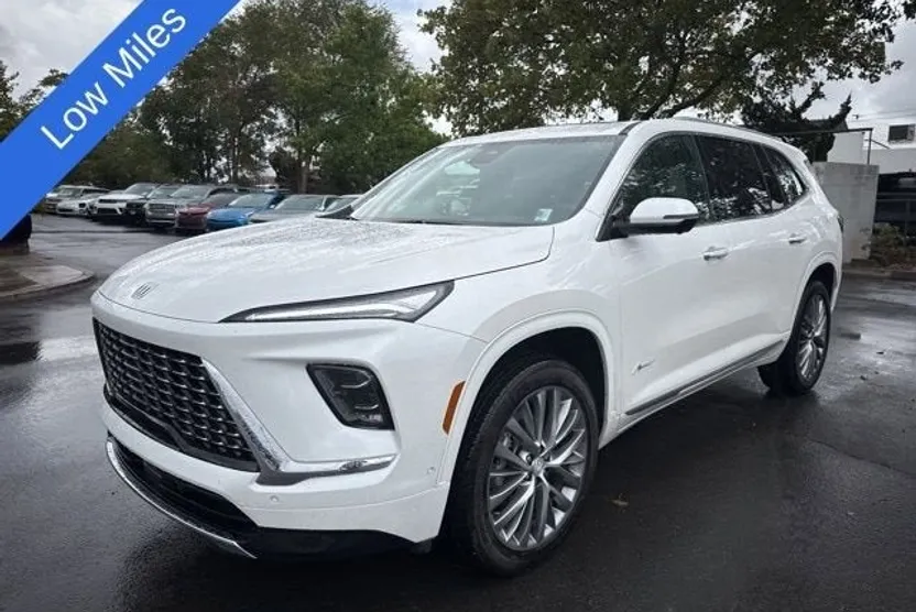 2025 Buick Enclave Avenir photo 1