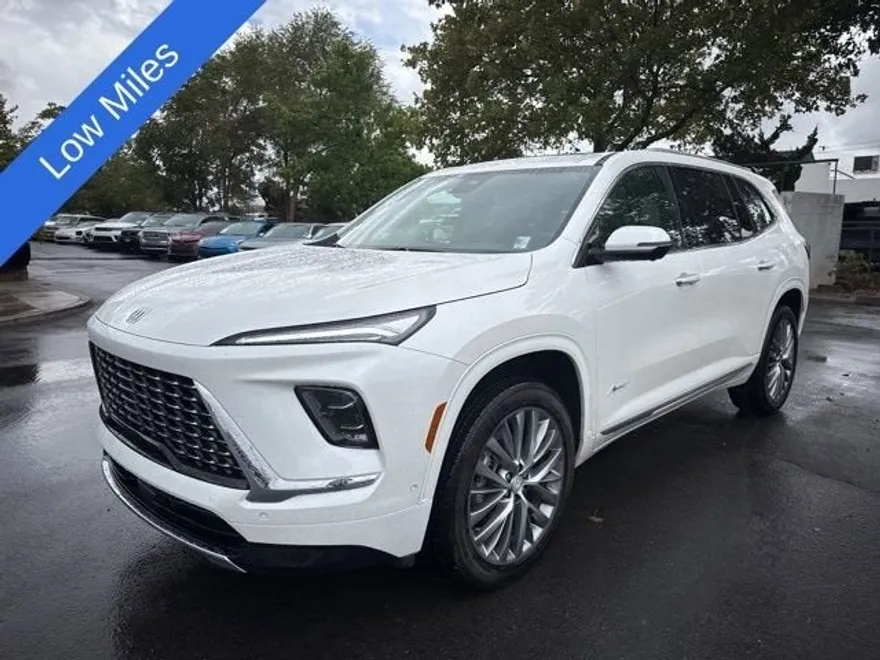 2025 Buick Enclave Avenir photo 1