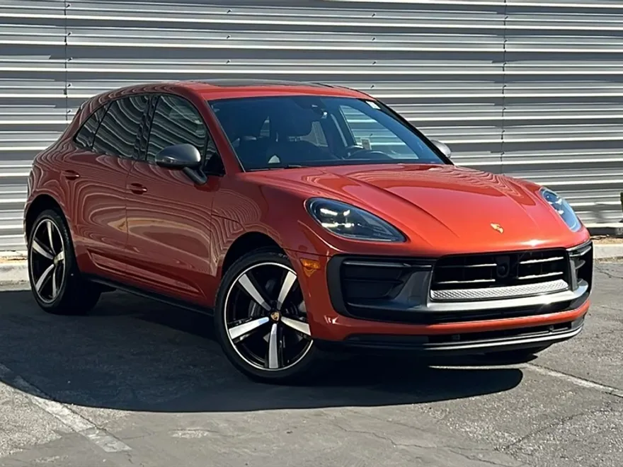 2023 Porsche Macan T photo 1