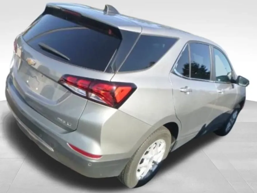 2024 Chevrolet Equinox LT photo 1