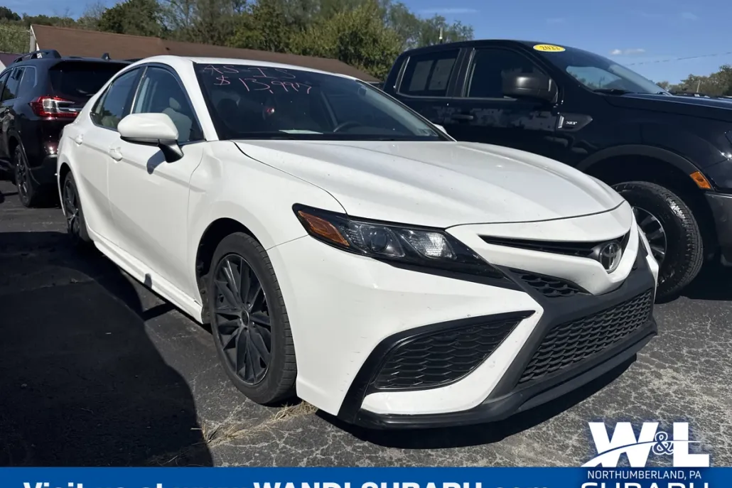 2021 Toyota Camry SE photo 1