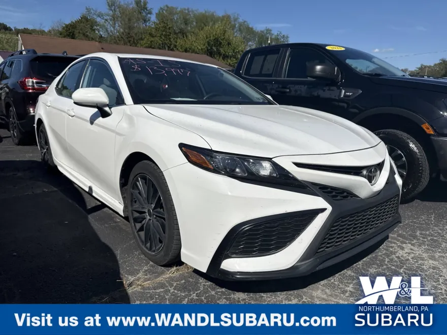 2021 Toyota Camry SE photo 1