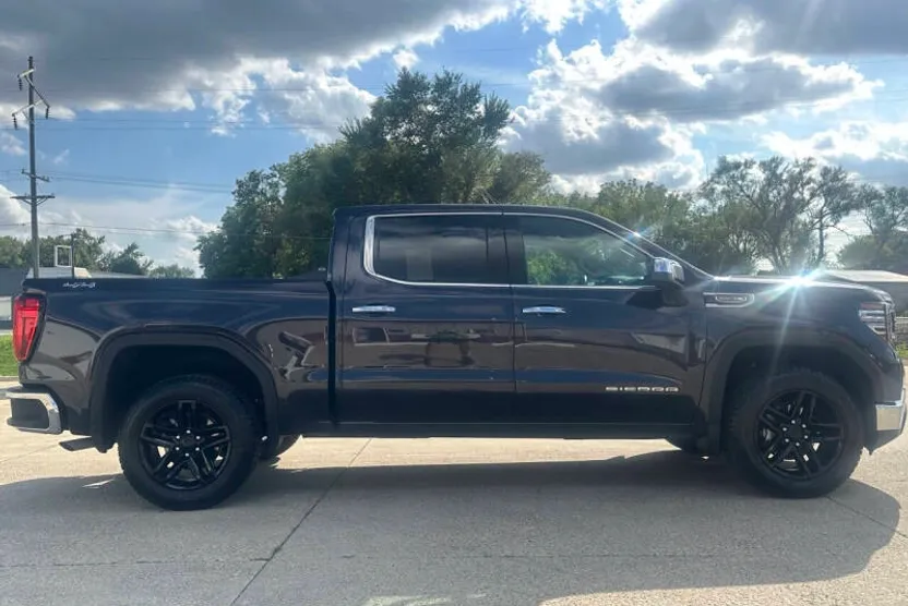 2025 Gmc Sierra SLT photo 1