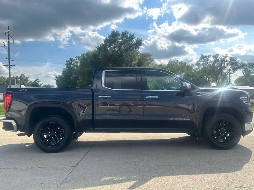 2025 Gmc Sierra SLT photo 1
