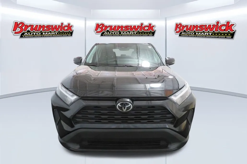 2023 Toyota RAV4 XLE photo 1