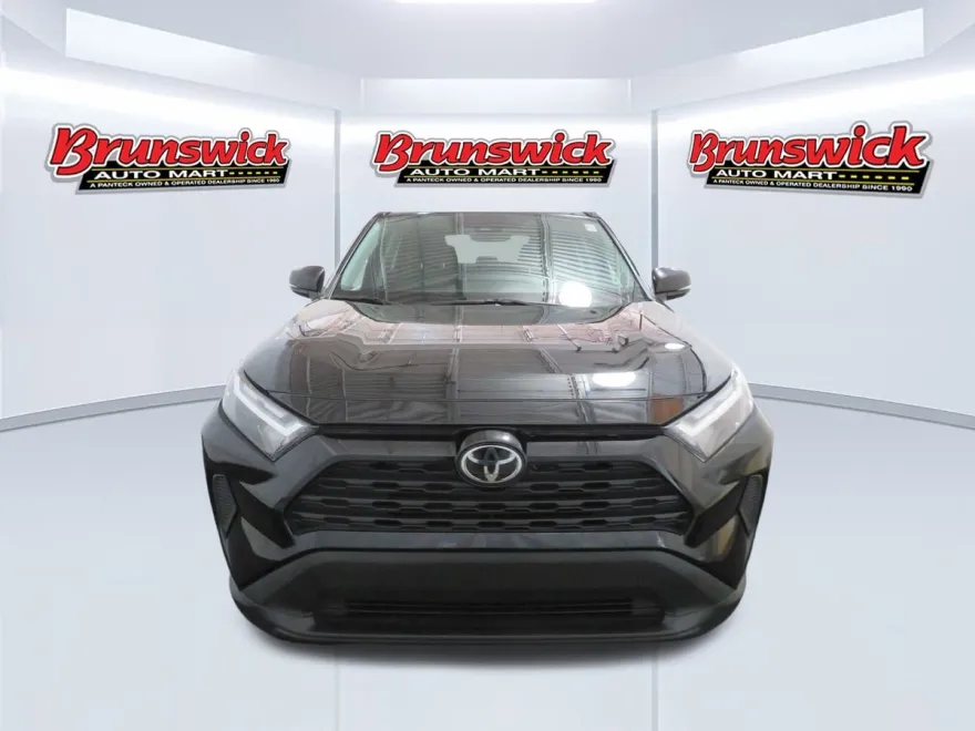 2023 Toyota RAV4 XLE photo 1