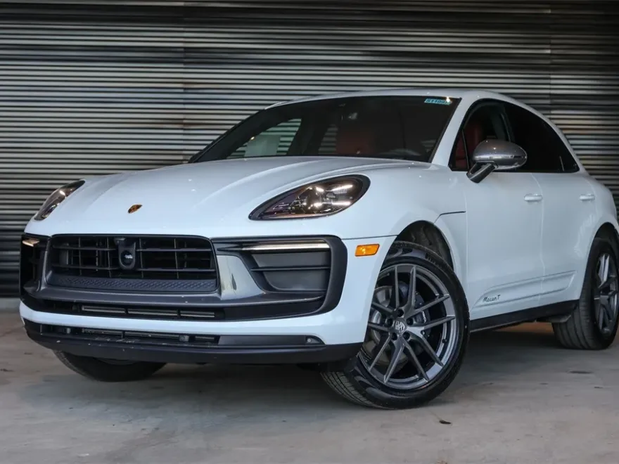 2025 Porsche Macan T photo 1