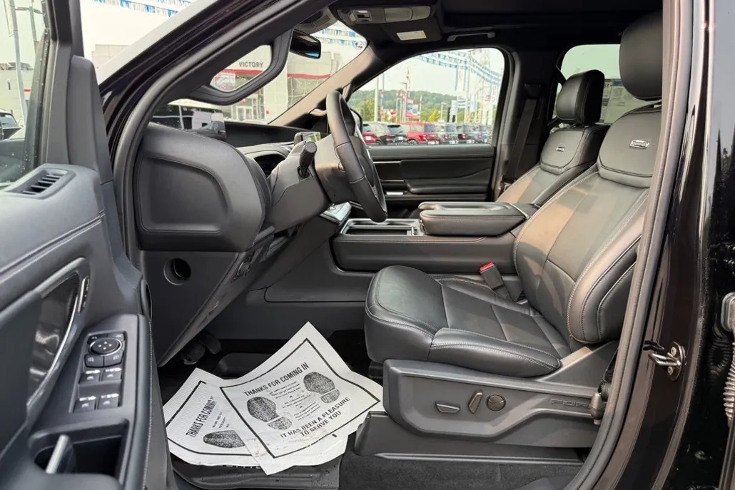 2025 Ford Expedition Platinum photo 1