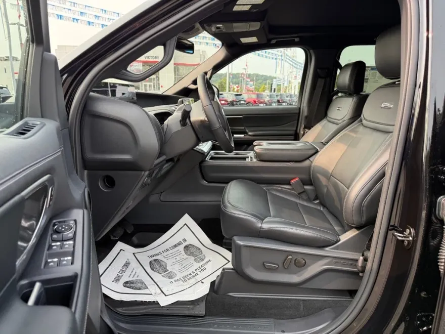 2025 Ford Expedition Platinum photo 1