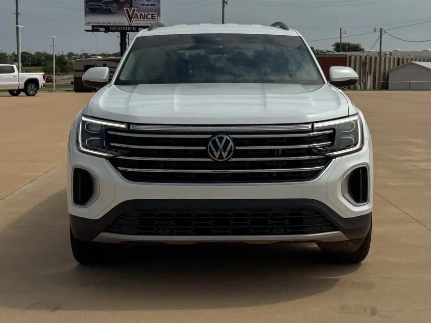 2024 Volkswagen Atlas SE Technology photo 1