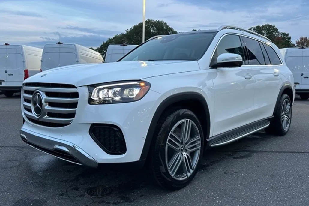 2026 Mercedes Benz GLS 450 4MATIC photo 1