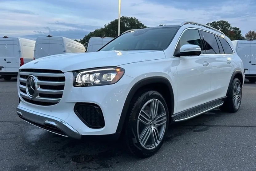 2026 Mercedes Benz GLS 450 4MATIC photo 1