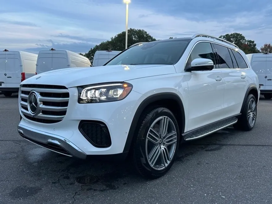 2026 Mercedes Benz GLS 450 4MATIC photo 1