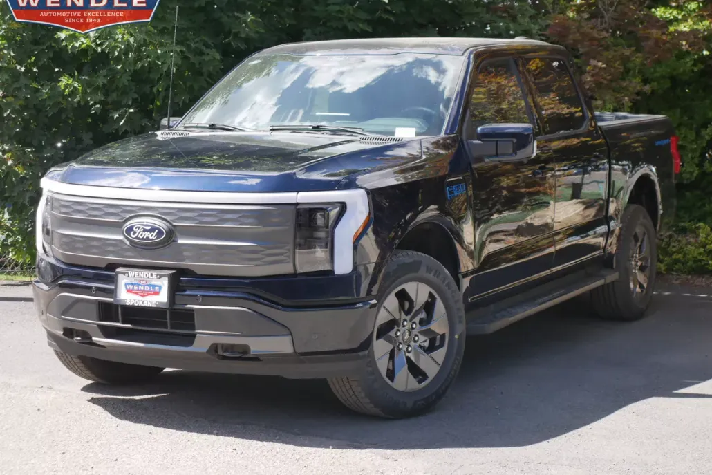 2025 Ford F-150 Lightning Lariat photo 1