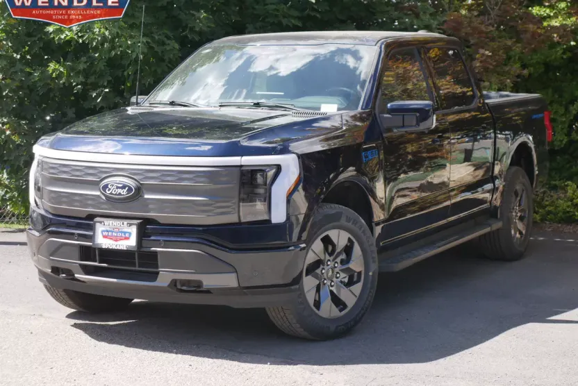 2025 Ford F-150 Lightning Lariat photo 1