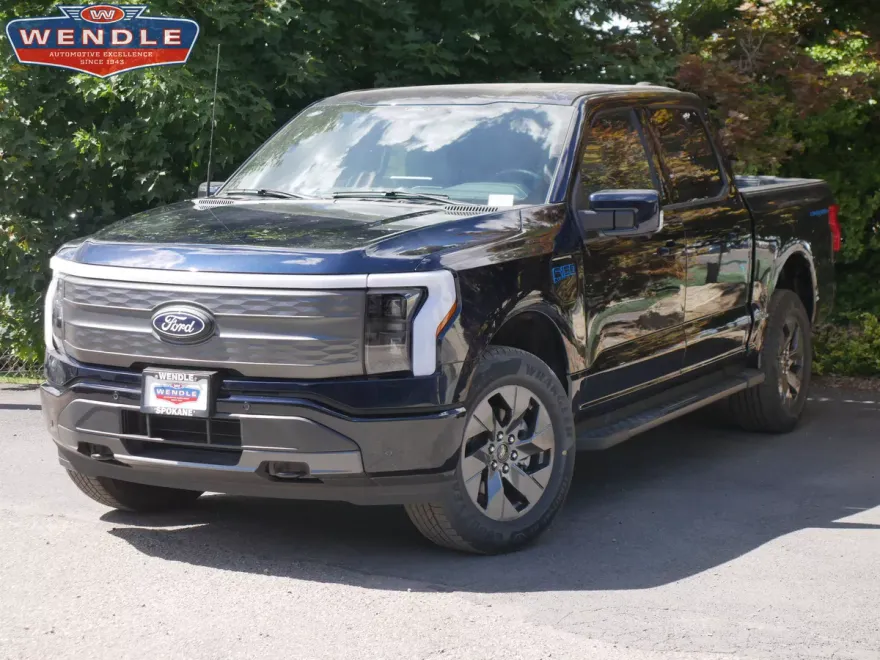 2025 Ford F-150 Lightning Lariat photo 1