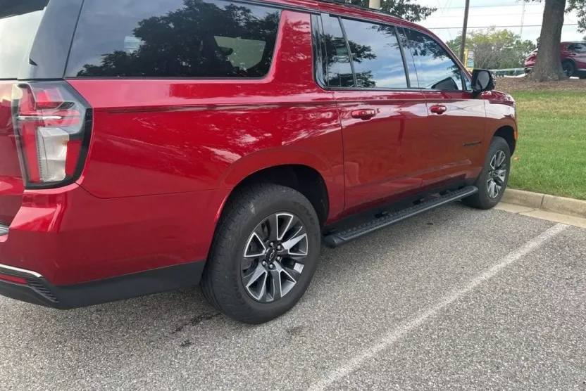 2021 Chevrolet Suburban Z71 photo 1