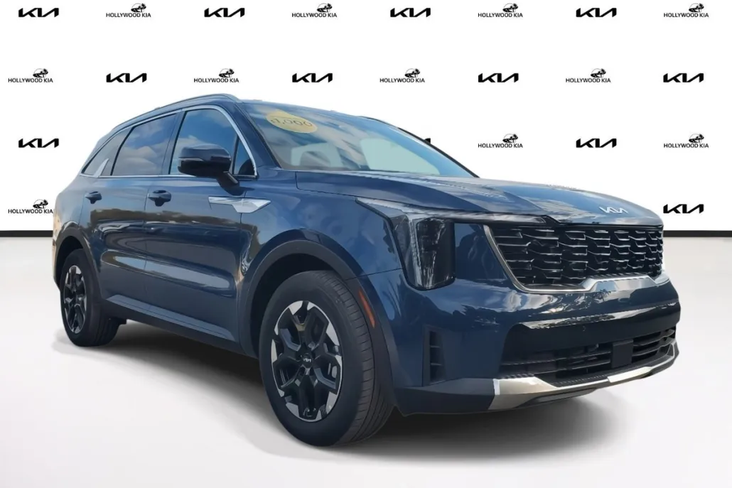 2025 Kia Sorento S photo 1