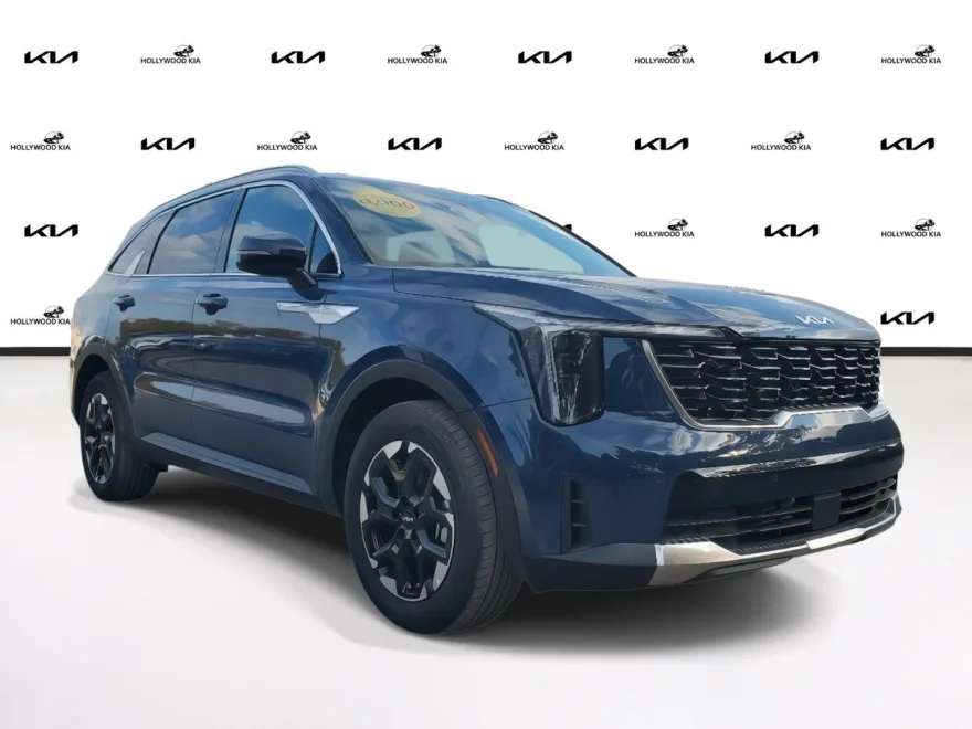 2025 Kia Sorento S photo 1