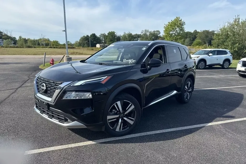 2023 Nissan Rogue Platinum photo 1