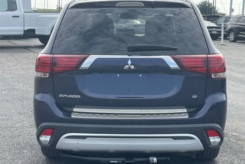 2020 Mitsubishi Outlander SE photo 1