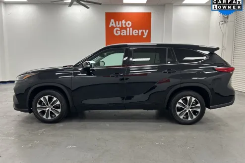 2022 Toyota Highlander XLE photo 2