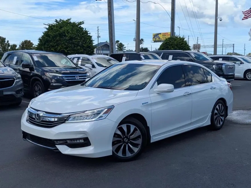 2017 Honda Accord Hybrid Touring photo 1