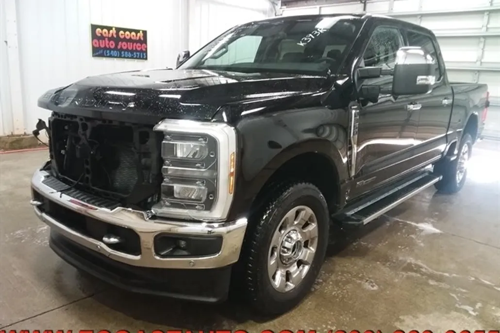 2023 Ford F-350 Lariat photo 1