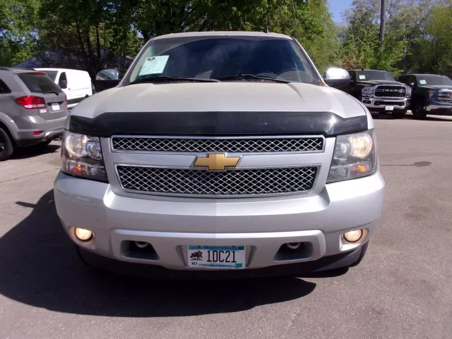 2012 Chevrolet Avalanche LT photo 2