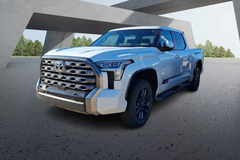 2025 Toyota Tundra Platinum CrewMax photo 1